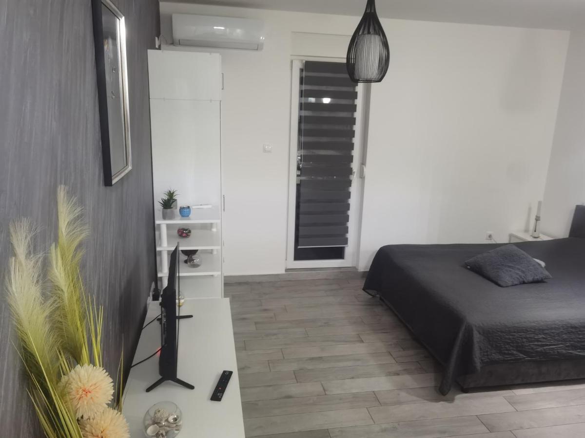Apartamento Danica Sremska Mitrovica Exterior foto