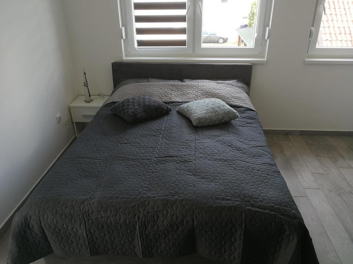 Apartamento Danica Sremska Mitrovica Exterior foto