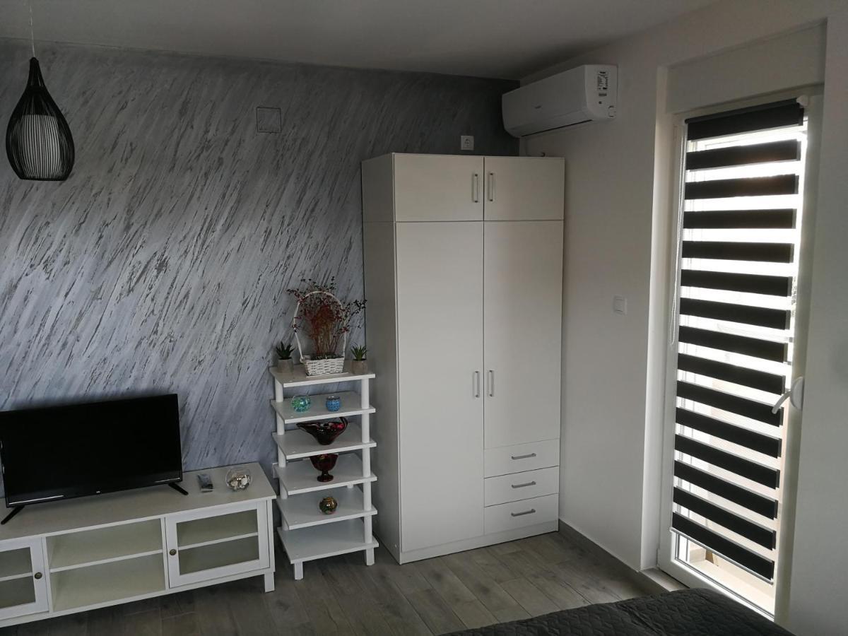 Apartamento Danica Sremska Mitrovica Exterior foto