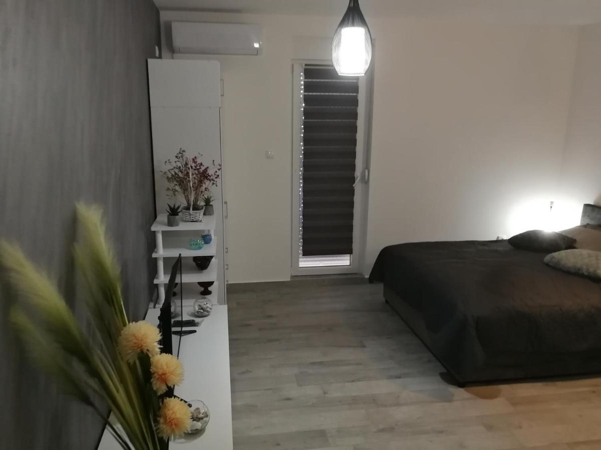 Apartamento Danica Sremska Mitrovica Exterior foto