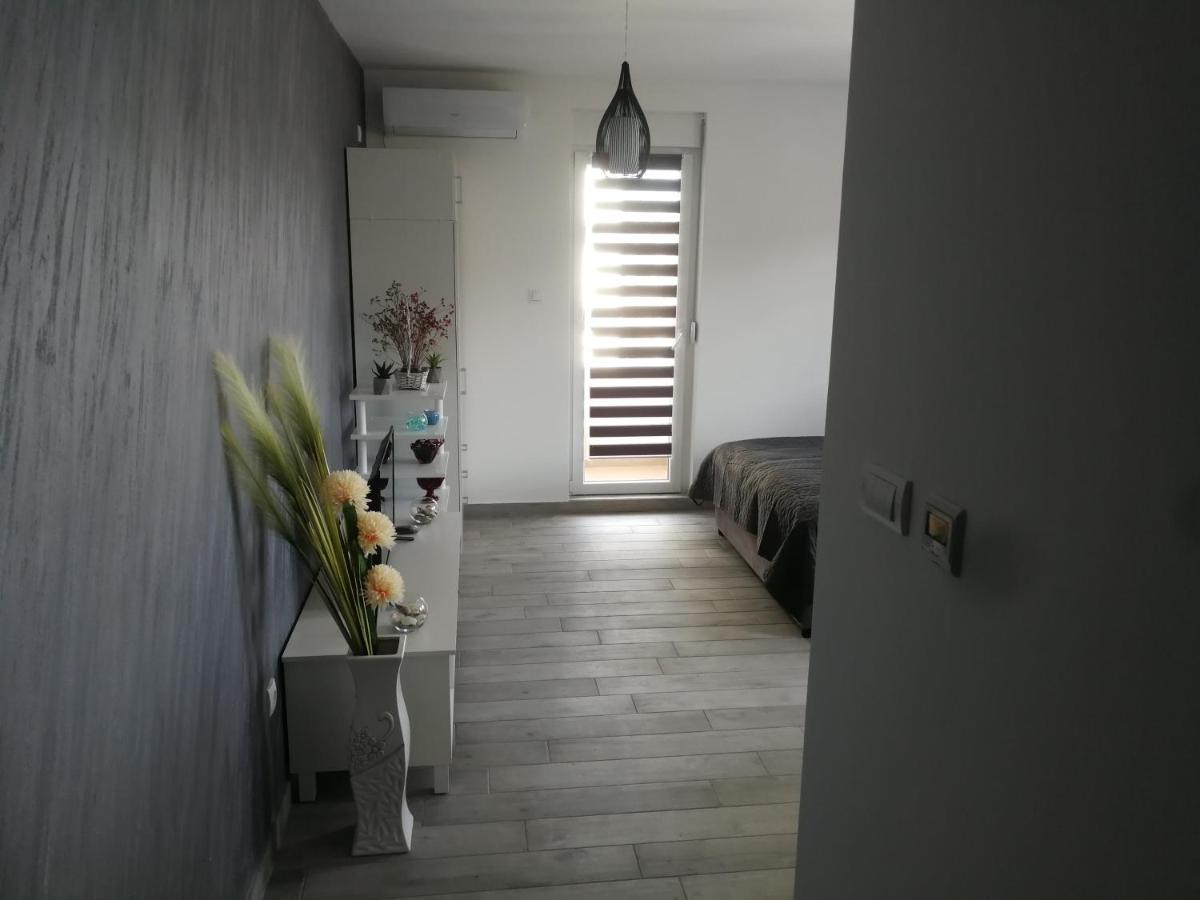 Apartamento Danica Sremska Mitrovica Exterior foto