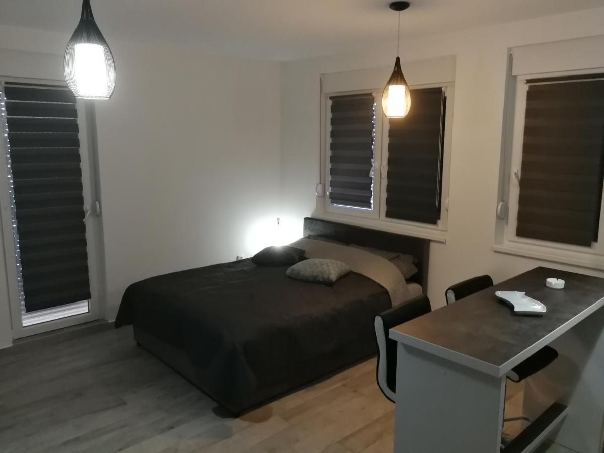 Apartamento Danica Sremska Mitrovica Exterior foto