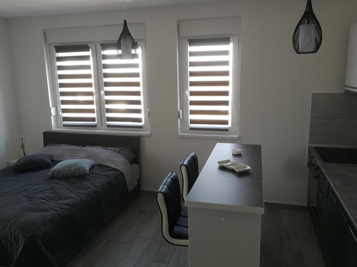 Apartamento Danica Sremska Mitrovica Exterior foto