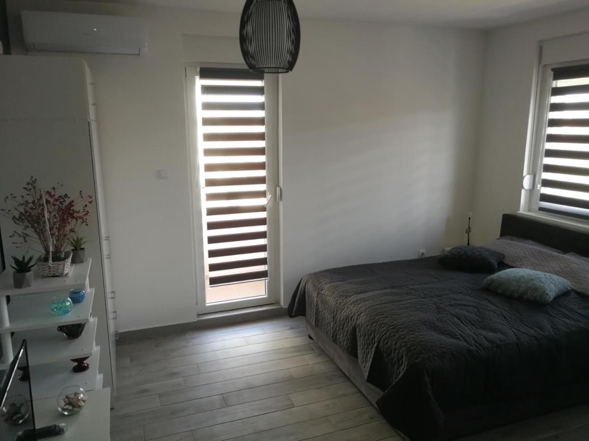 Apartamento Danica Sremska Mitrovica Exterior foto